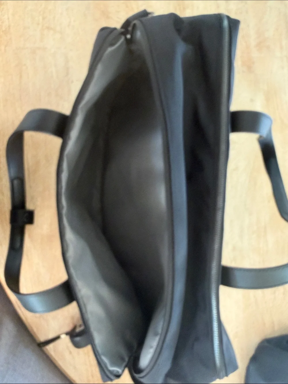 Away streamlined black